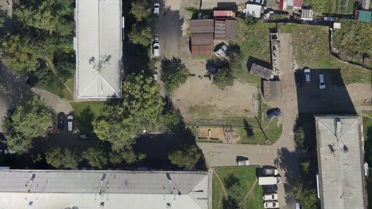 Ограждение спортивного корта пропало в одном из дворов Иркутска